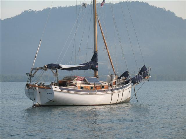 21. července 2008: Lumut Dřevěný Pateke, Bristol Channel Cutter, sesterská loď Tailesinu L&L Pardeyových